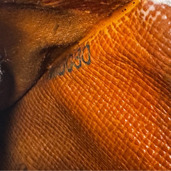 Louis Vuitton, compact zip wallet, handpainted re-created - Picture 15 of 16